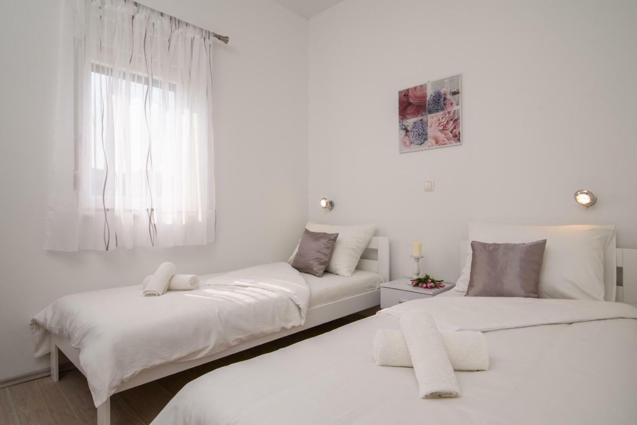 Apartmani Ville Vengo Traù Esterno foto