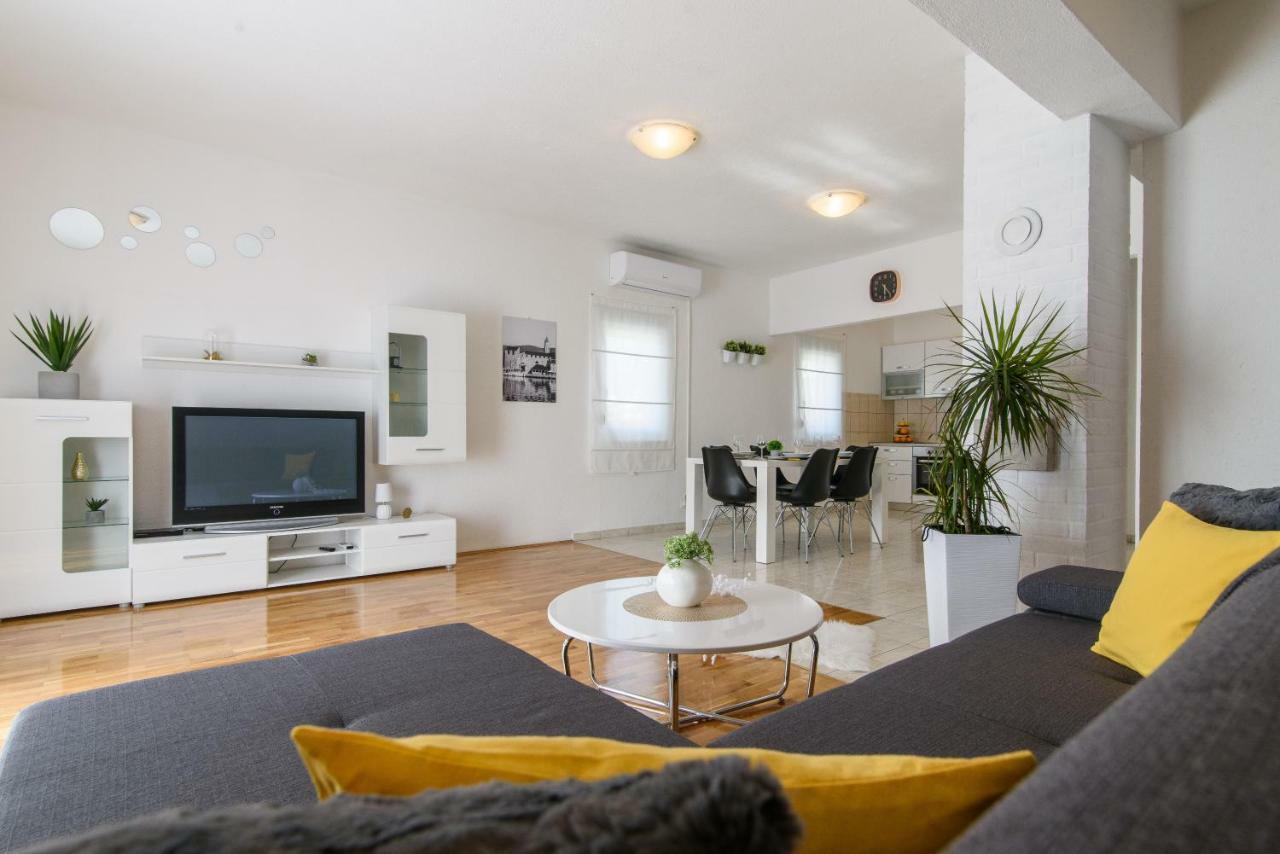 Apartmani Ville Vengo Traù Esterno foto